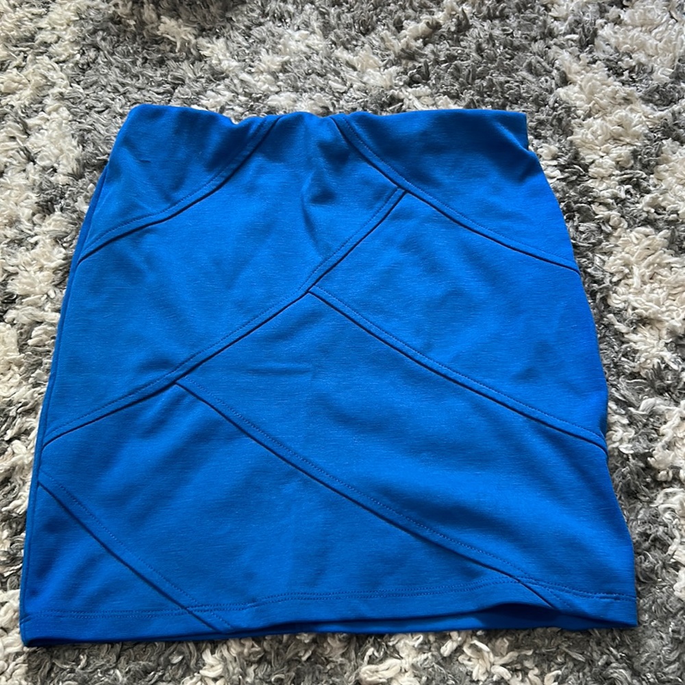 Blue skirt, almost cross cross patterns